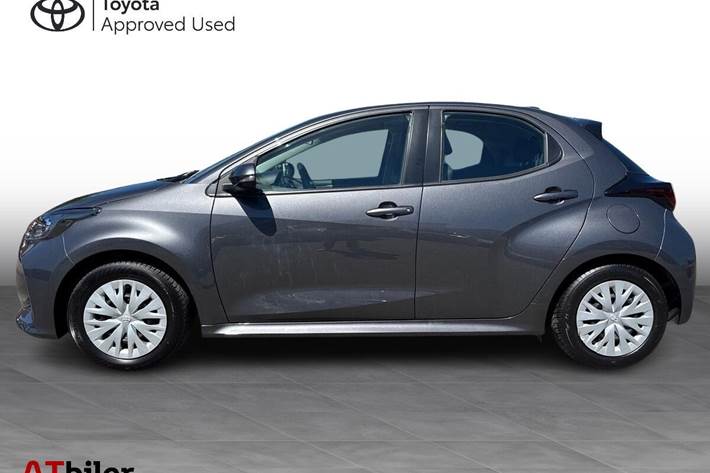 Grå Toyota Yaris fra 2021
