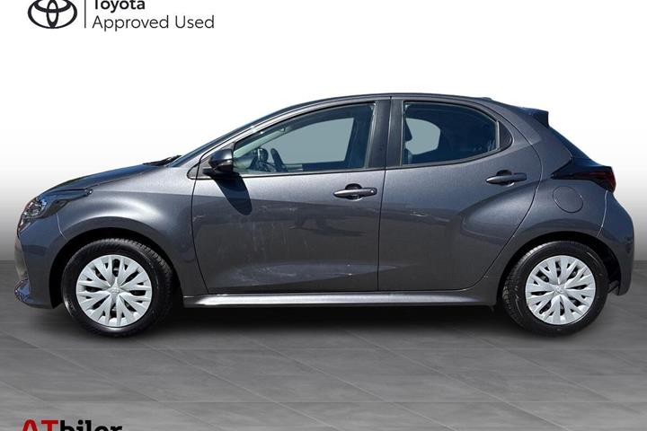 Grå Toyota Yaris fra 2021