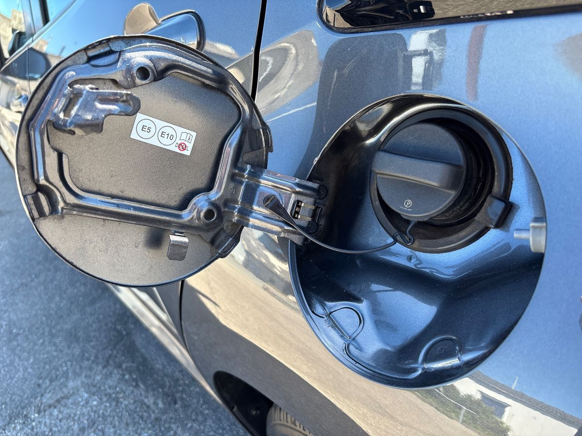 Grå Toyota Yaris fra 2021