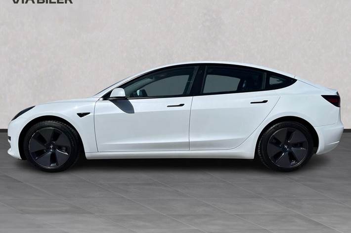 Hvid Tesla Model 3 fra 2022