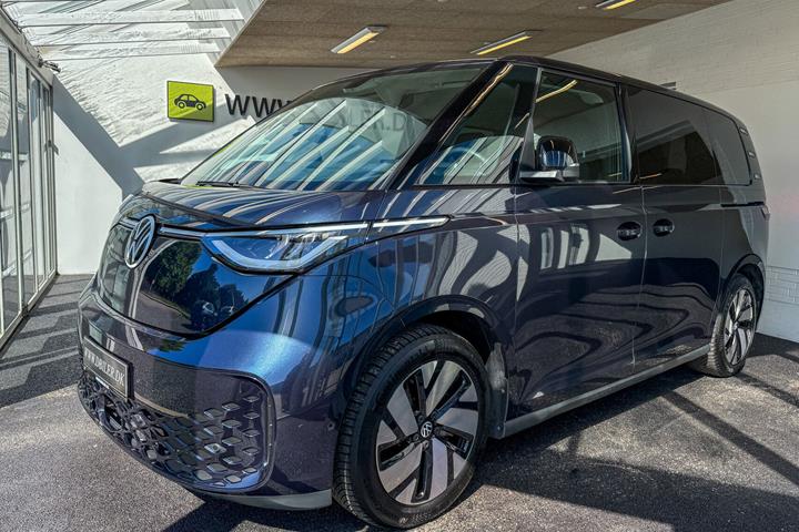 Blå VW ID.Buzz fra 2025 set udefra