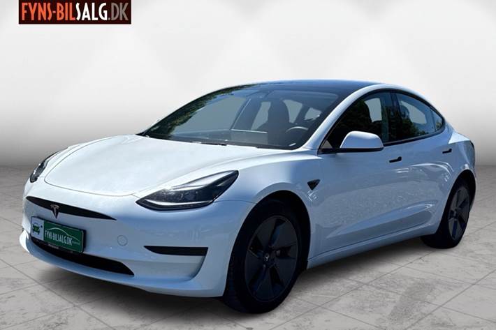Hvid Tesla Model 3 fra 2022