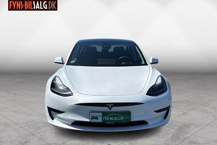 Hvid Tesla Model 3 fra 2022