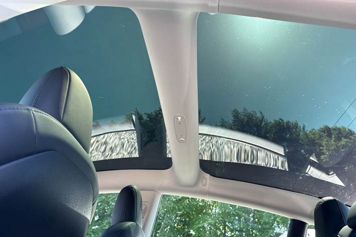 Hvid Tesla Model 3 fra 2022