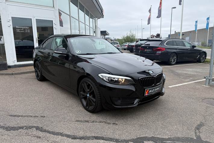 Sort BMW 220i fra 2016