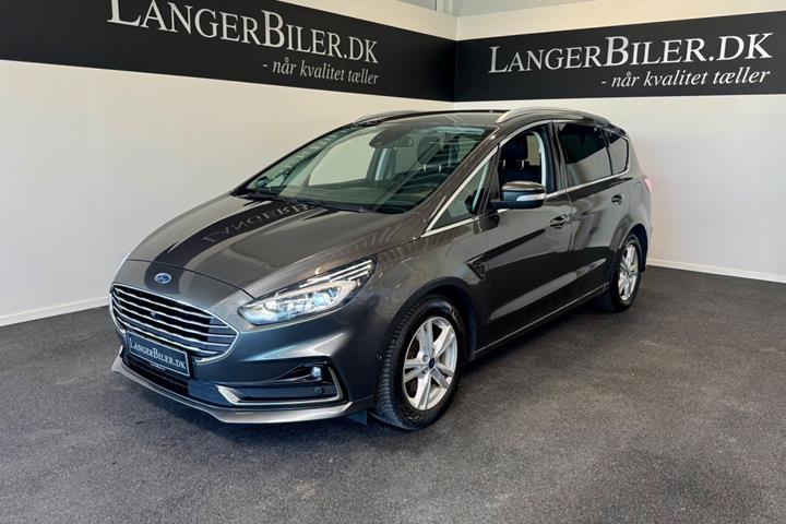 Grå Ford S-MAX fra 2020 set udefra