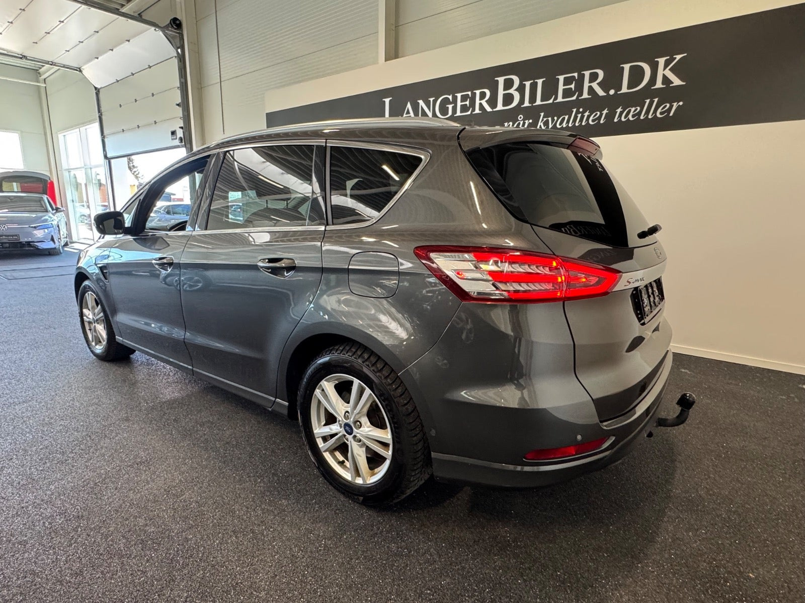 Grå Ford S-MAX fra 2020