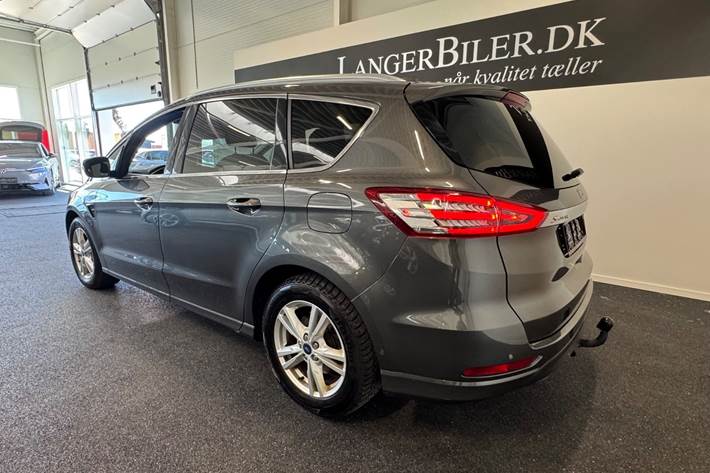 Grå Ford S-MAX fra 2020