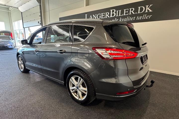 Grå Ford S-MAX fra 2020