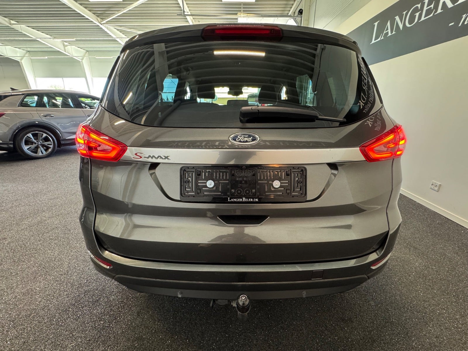 Grå Ford S-MAX fra 2020