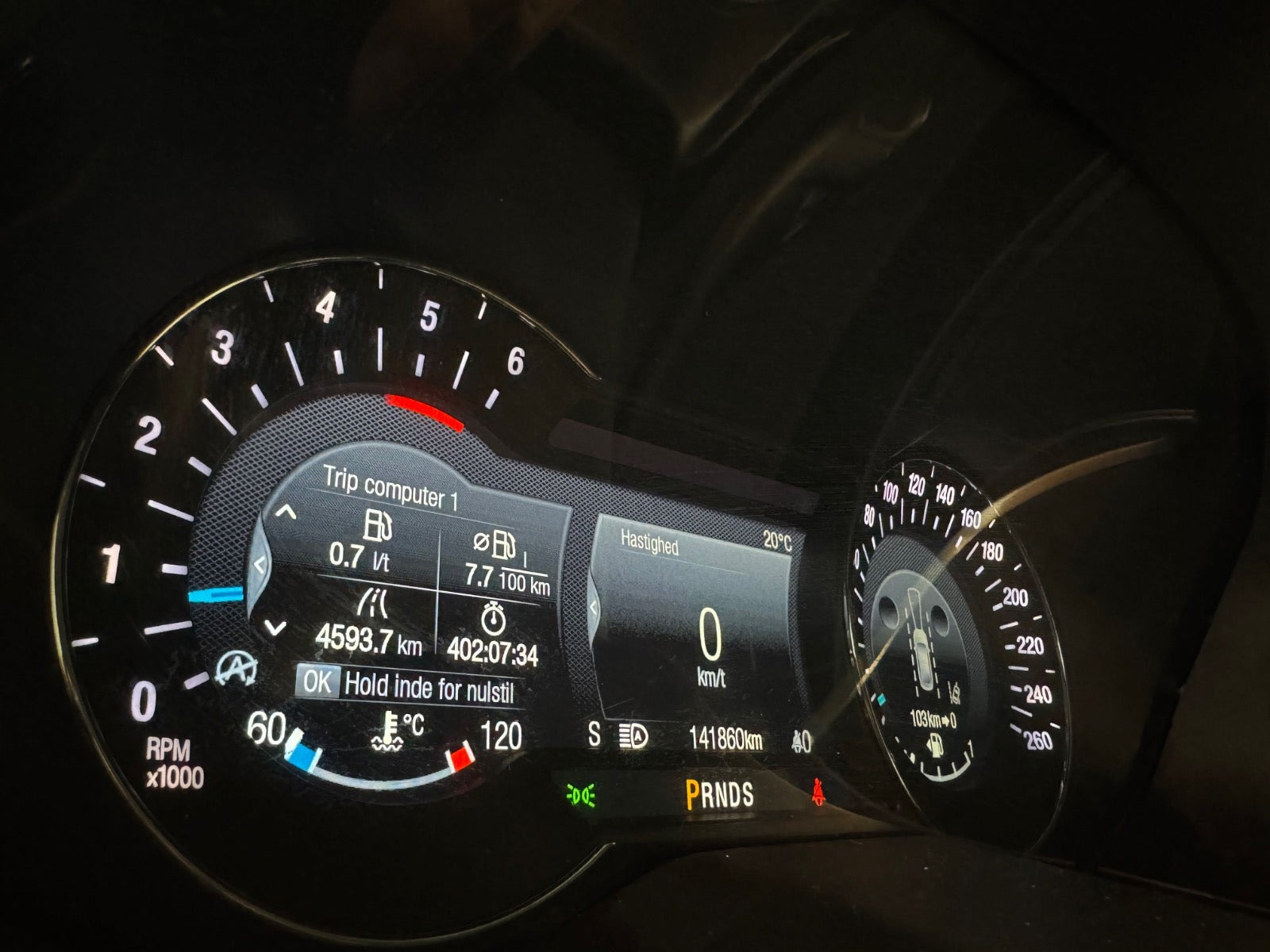 Grå Ford S-MAX fra 2020