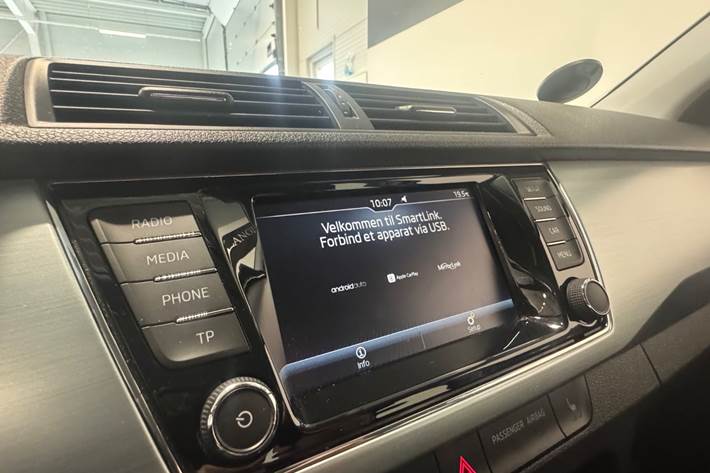 Grå Skoda Fabia fra 2018