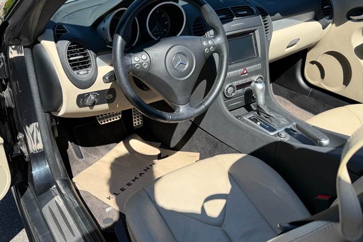 Sort Mercedes SLK350 fra 2004