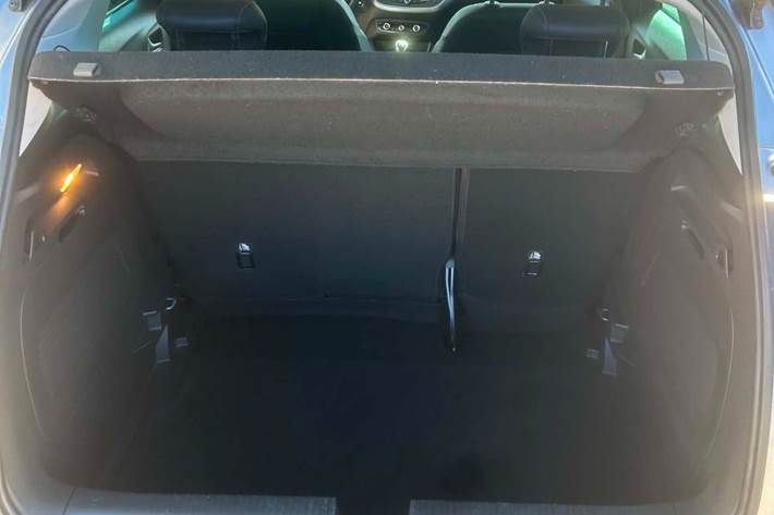 Grå Opel Crossland X fra 2018