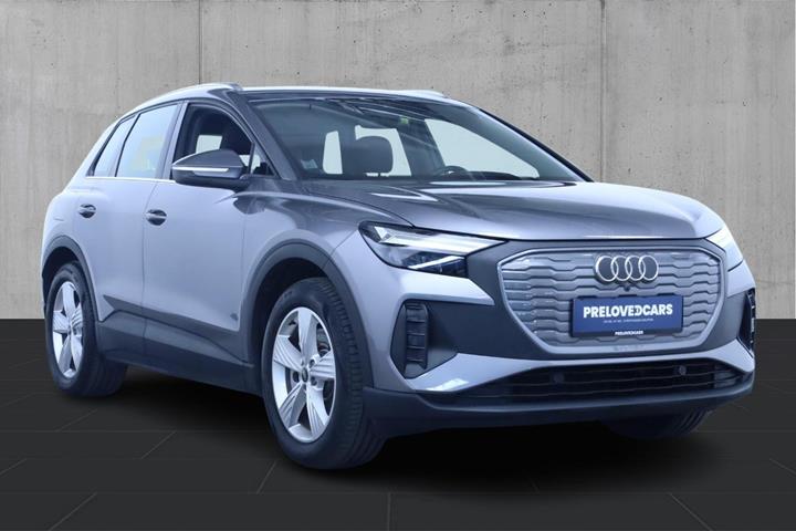 Grå Audi Q4 e-tron fra 2024