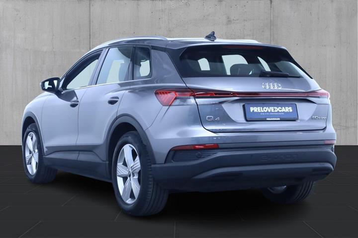 Grå Audi Q4 e-tron fra 2024