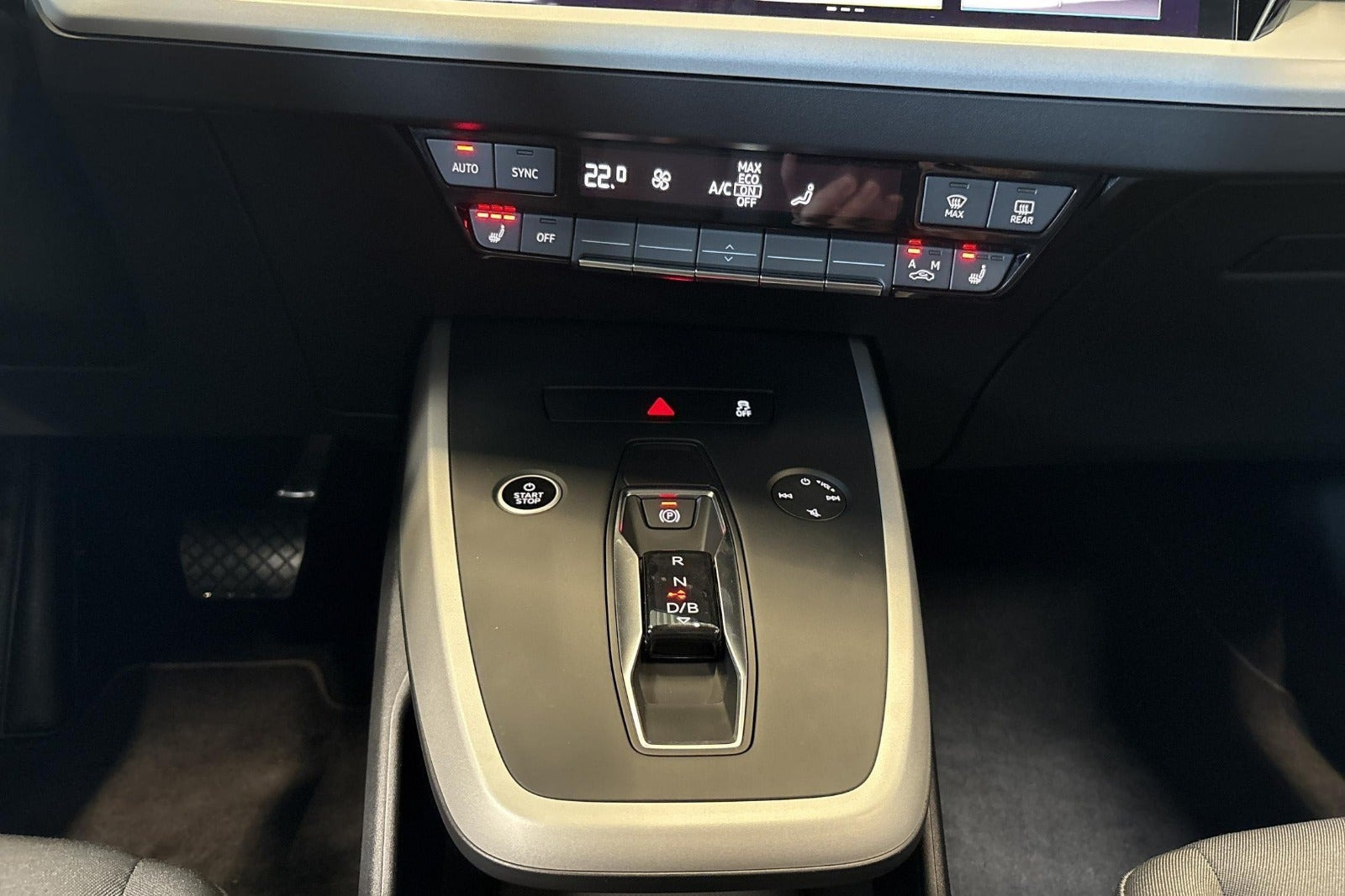 Grå Audi Q4 e-tron fra 2024