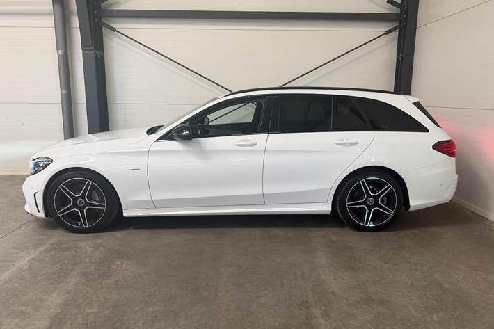 Hvid Mercedes C300 d fra 2020