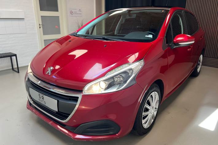 Grå Peugeot 208 fra 2016