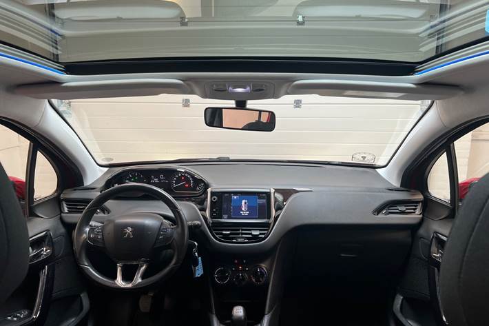 Grå Peugeot 208 fra 2016