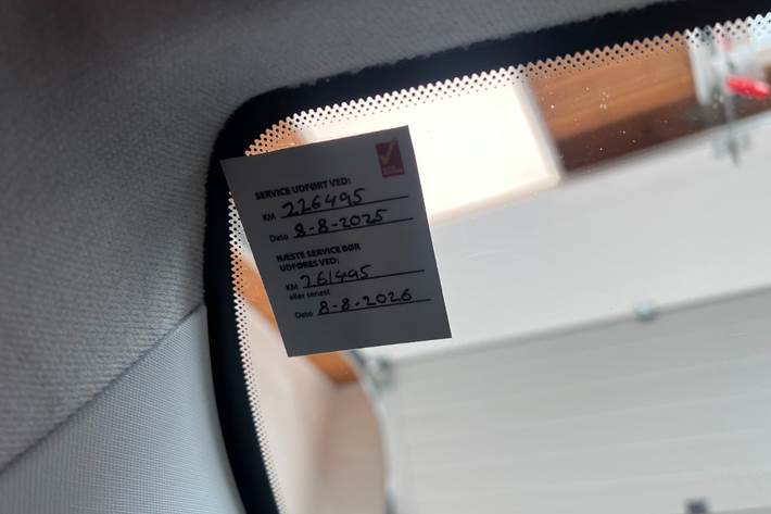 Grå Peugeot 208 fra 2016