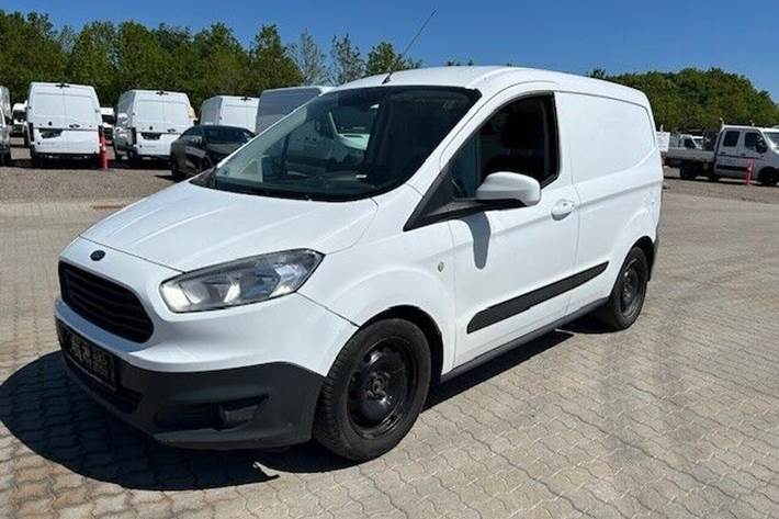 Hvid Ford Transit Courier fra 2018