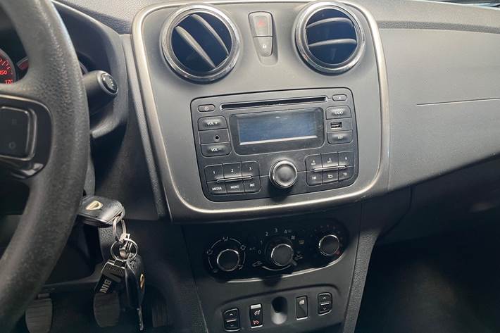 Sort Dacia Logan fra 2016