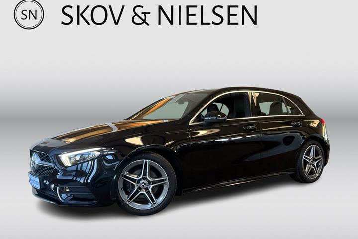 Sort Mercedes A180 d fra 2019 set udefra