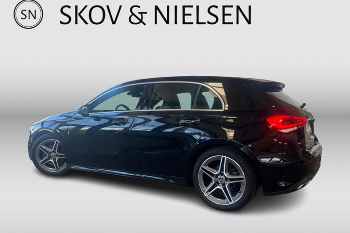Sort Mercedes A180 d fra 2019