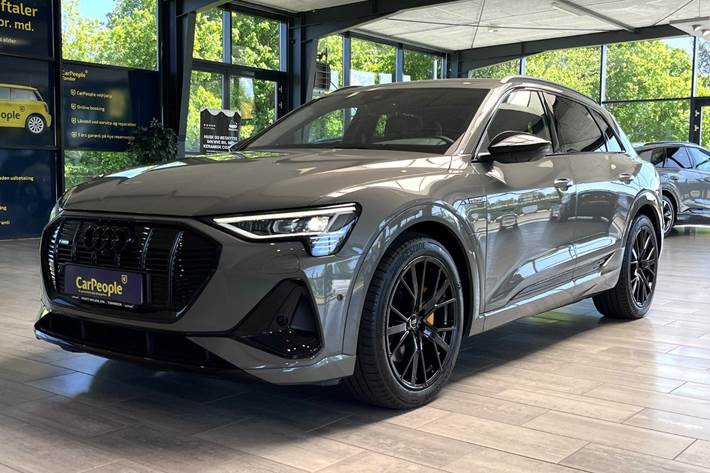 Grå Audi e-tron fra 2023