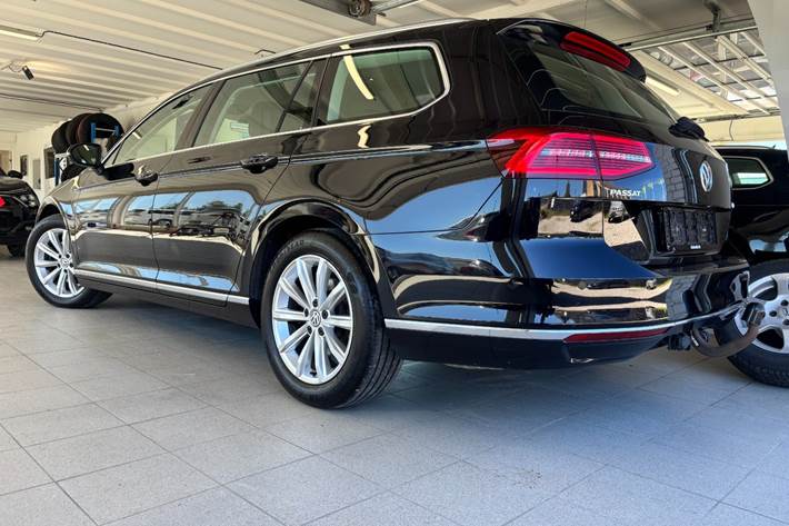Sort VW Passat fra 2017