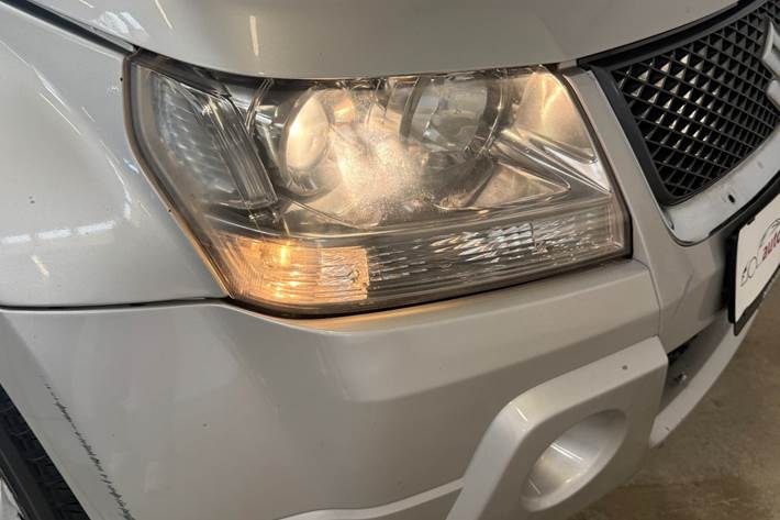 Sølv Suzuki Grand Vitara fra 2006