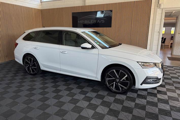 Hvid Skoda Octavia fra 2021