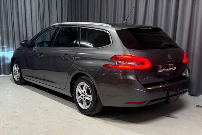 Grå Peugeot 308 fra 2021