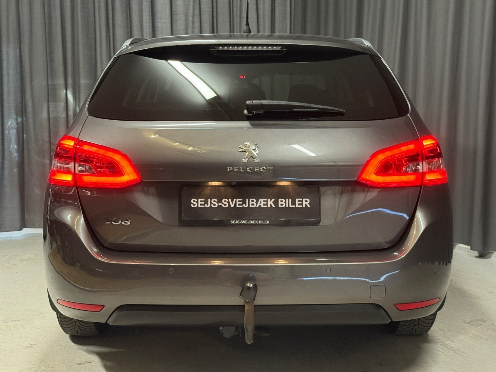 Grå Peugeot 308 fra 2021