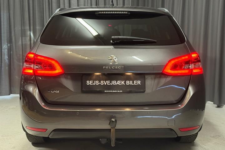 Grå Peugeot 308 fra 2021