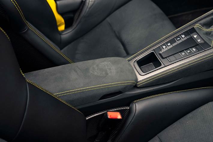 Grå Porsche 718 Spyder RS fra 2024