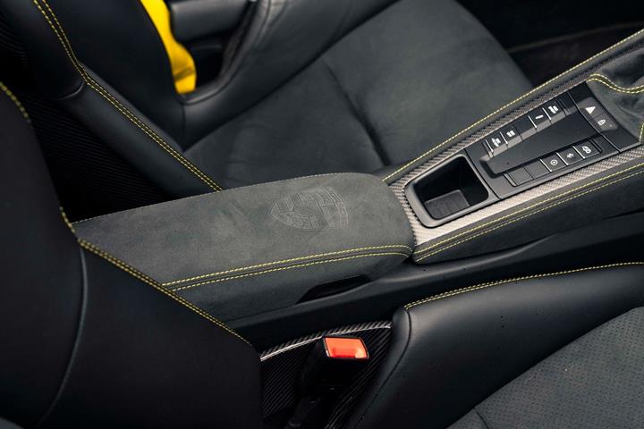 Grå Porsche 718 Spyder RS fra 2024