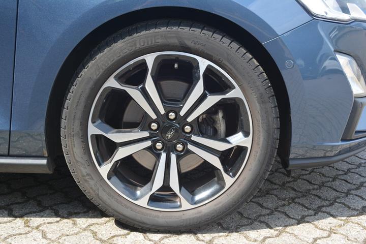 Blå Ford Focus fra 2019