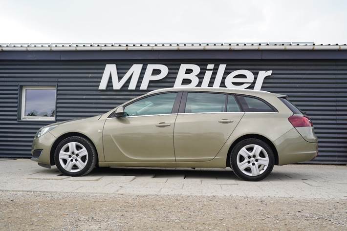 Beige Opel Insignia fra 2017