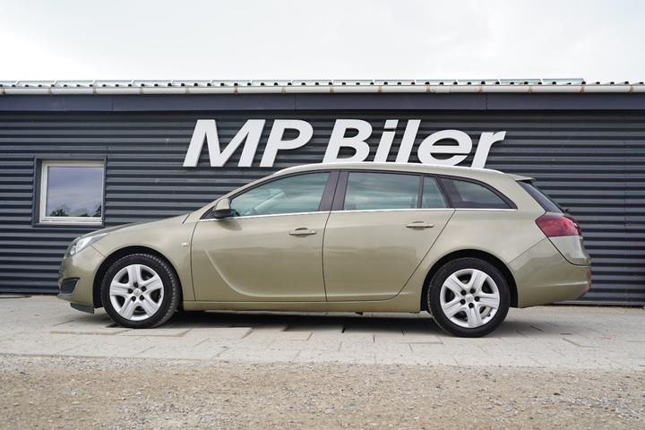 Beige Opel Insignia fra 2017