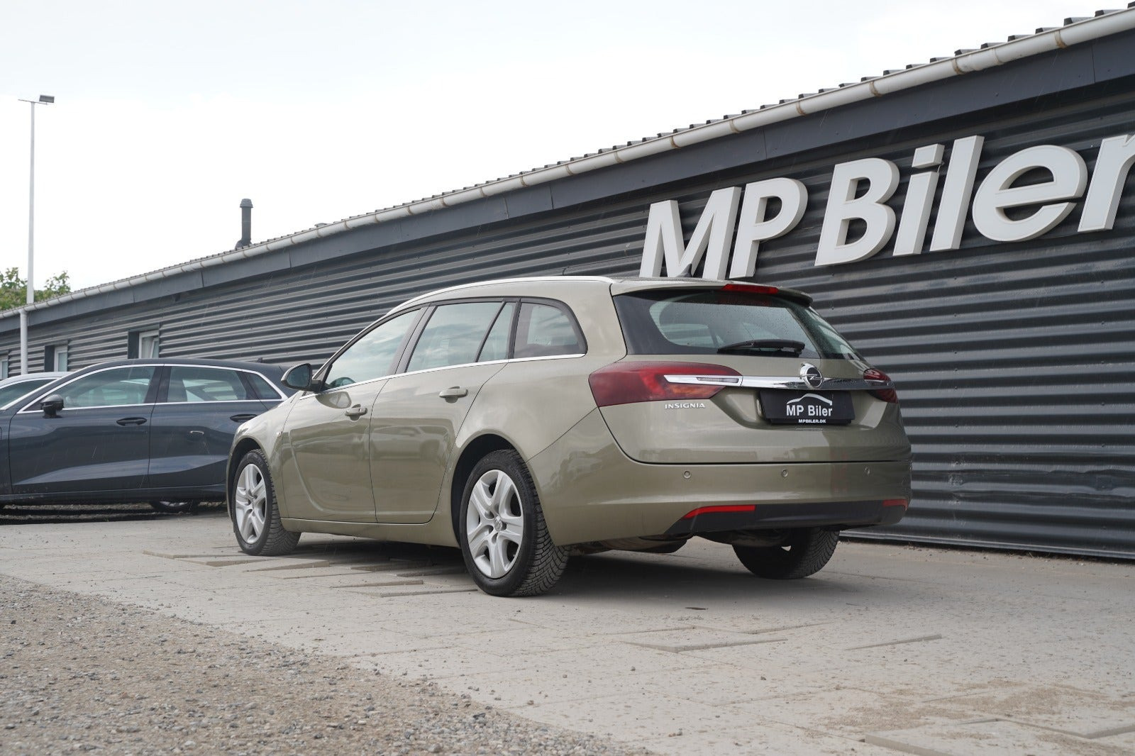 Beige Opel Insignia fra 2017