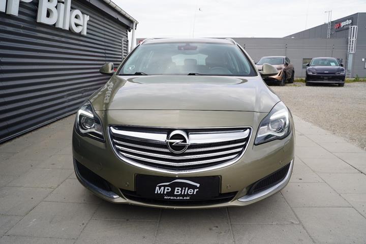 Beige Opel Insignia fra 2017