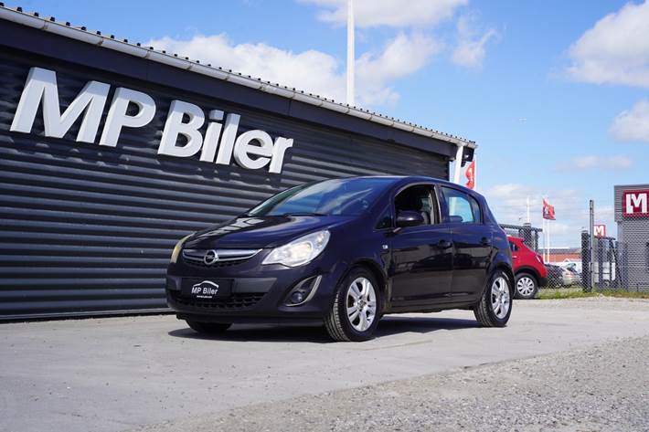 Sort Opel Corsa fra 2011