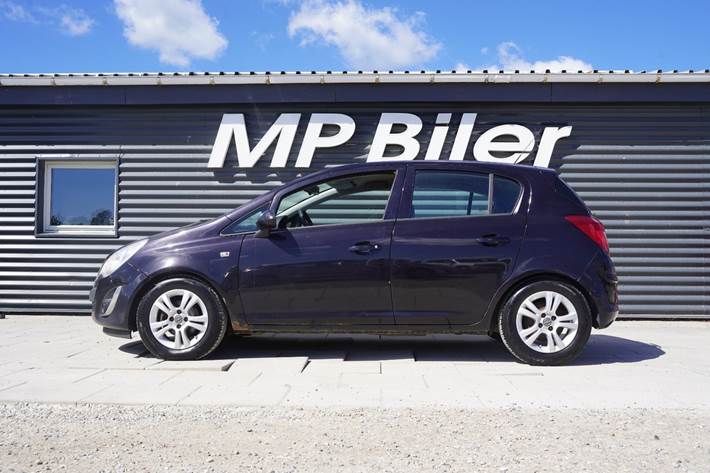 Sort Opel Corsa fra 2011