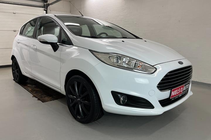 Hvid Ford Fiesta fra 2013