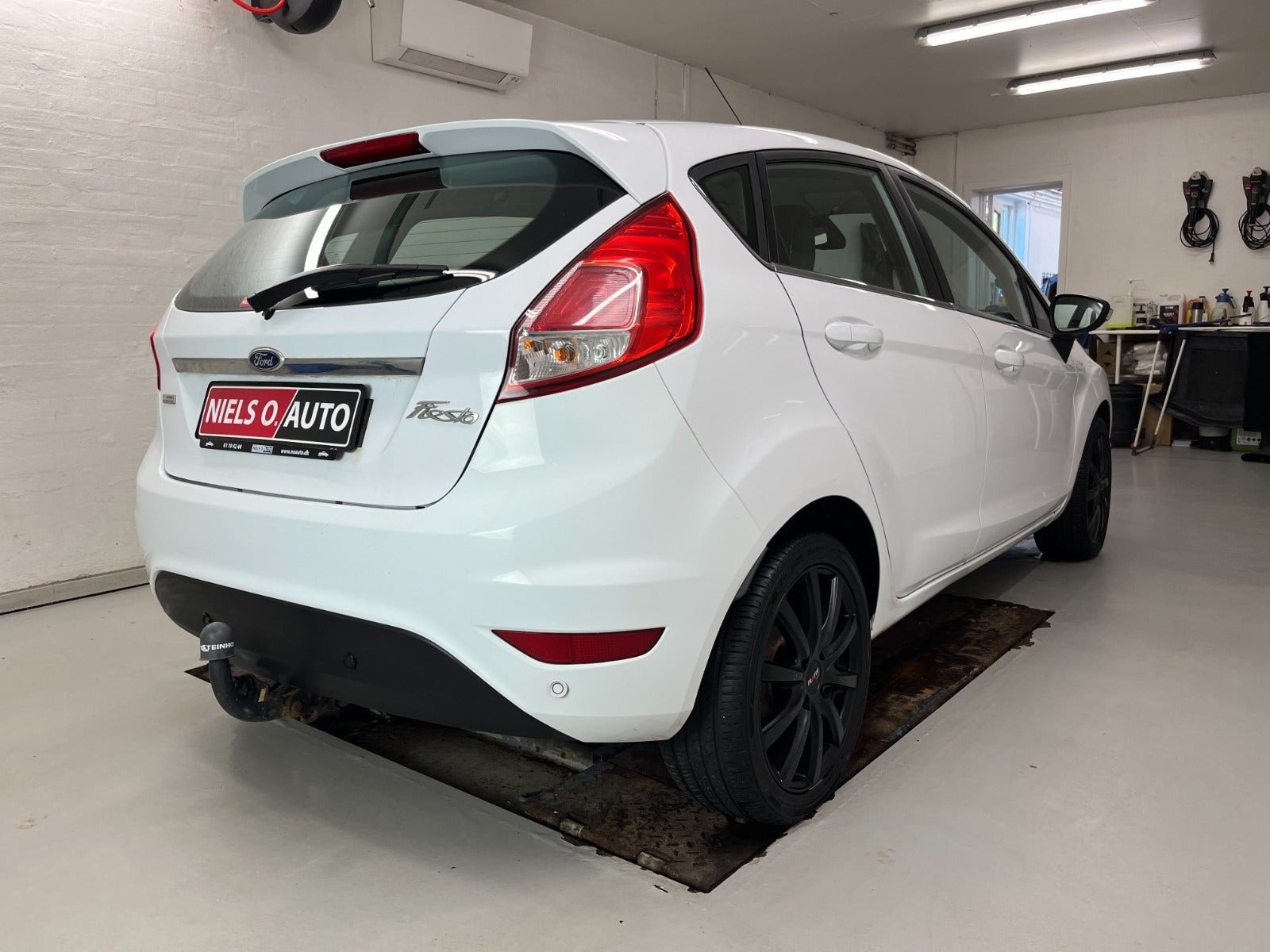 Hvid Ford Fiesta fra 2013