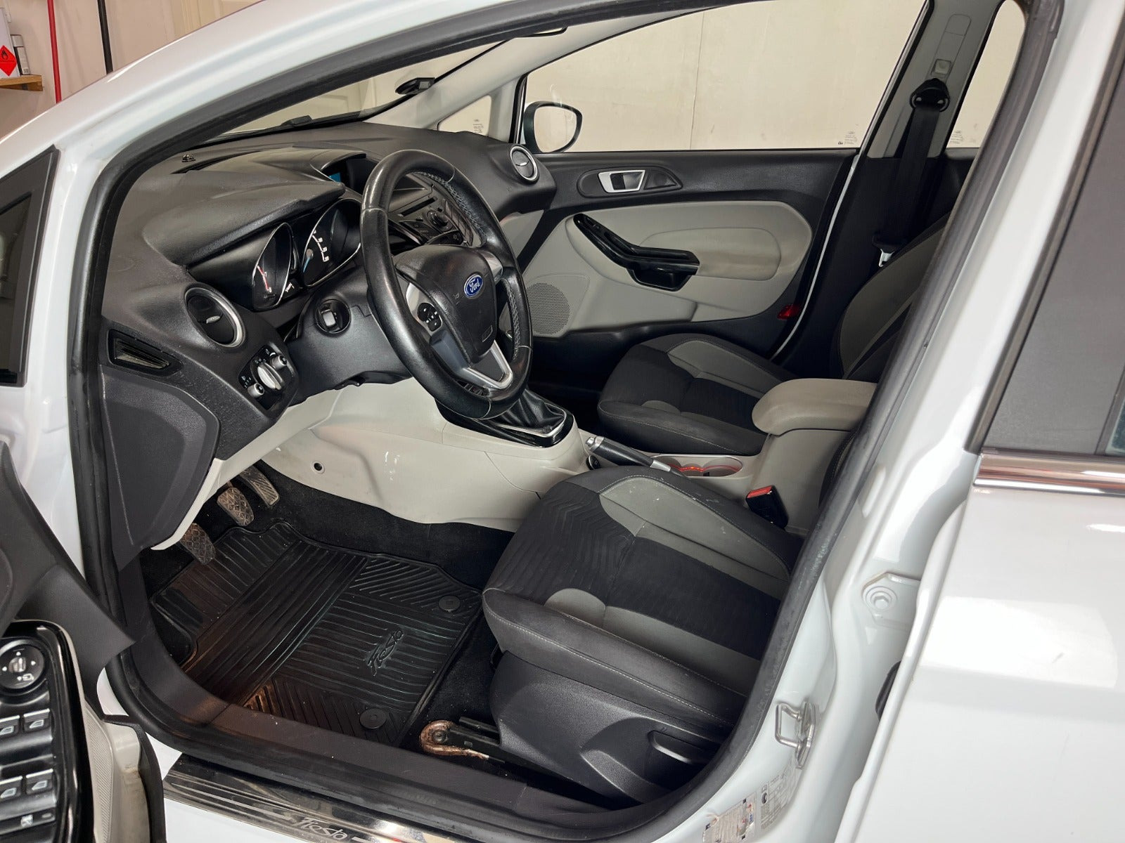 Hvid Ford Fiesta fra 2013