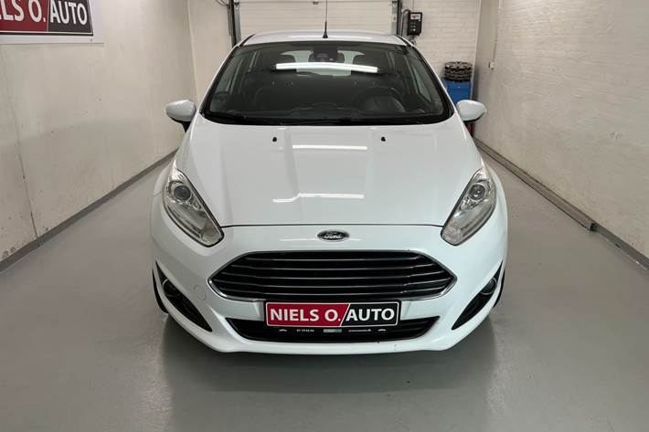 Hvid Ford Fiesta fra 2013