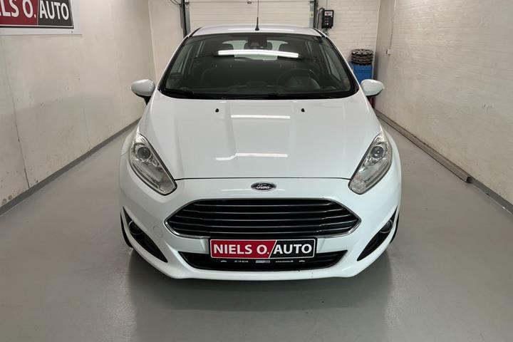 Hvid Ford Fiesta fra 2013